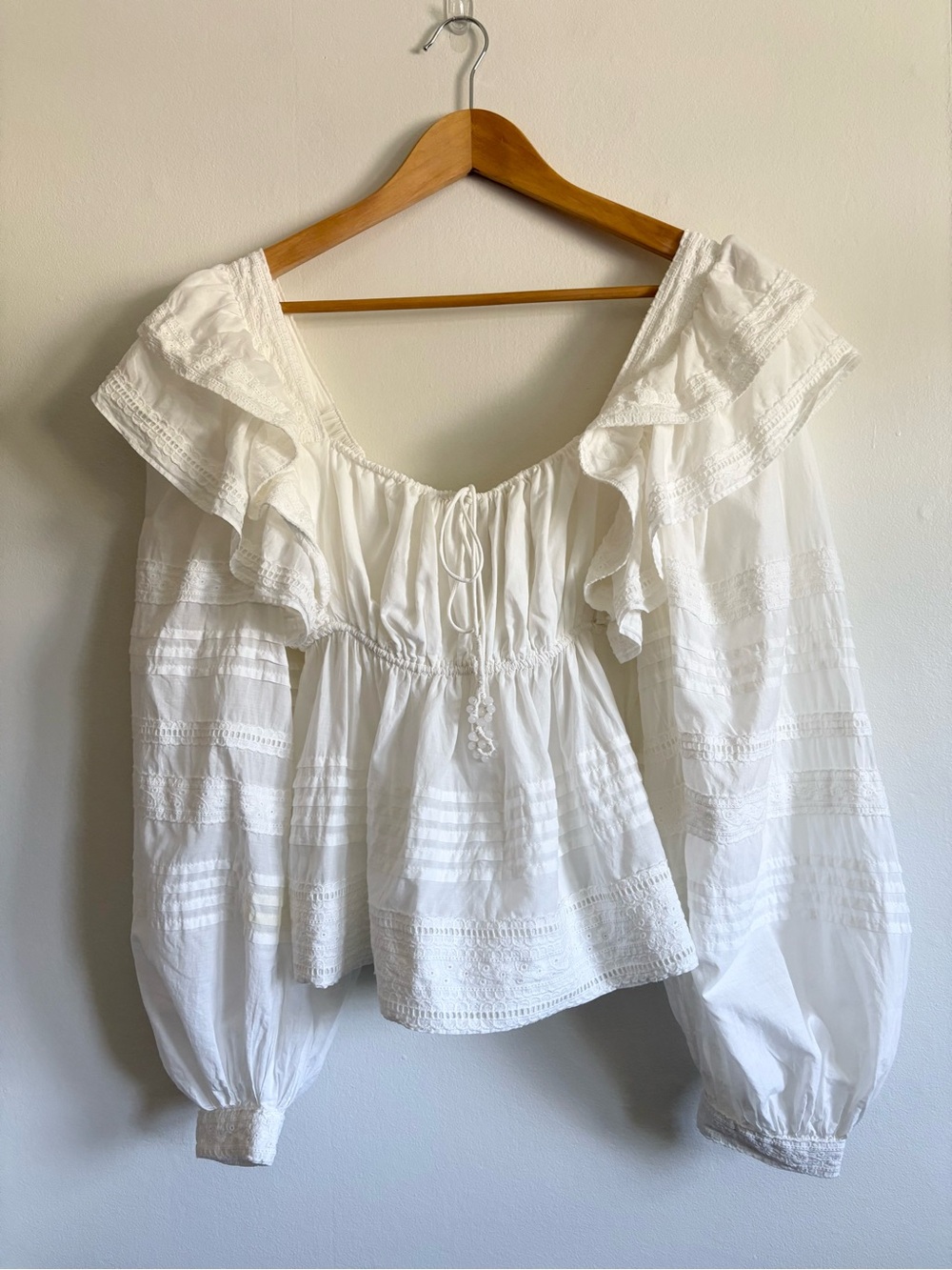 FARM Rio Off White Square Neckline Ruffle Blouse - Picture 3 of 8